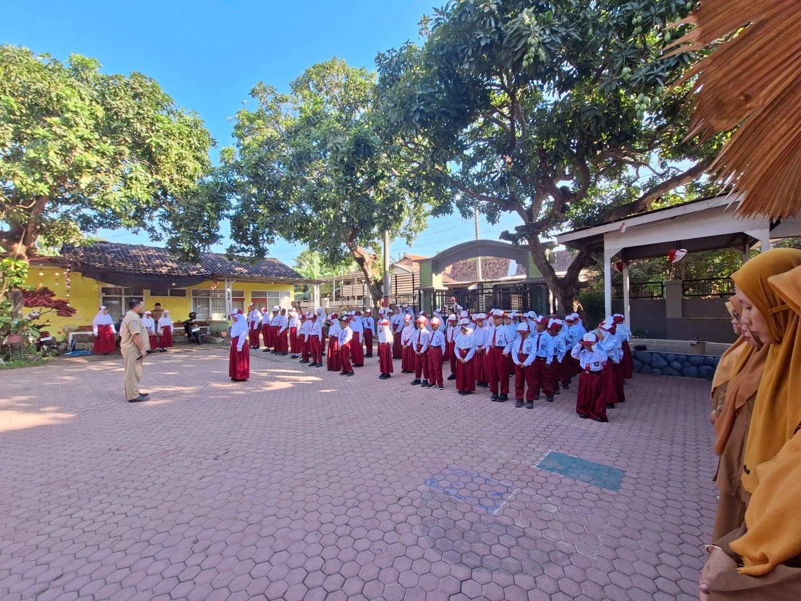 Upacara Rutin Senin, 14 September 2026